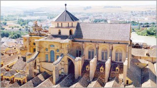 এপ্রিল ফুল পালন: মুসলমানদের জন্য চরম কলঙ্ক ছাড়া আর কিছুই নয়