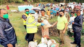 শিবপুরে অনাহারে বেদে সম্প্রদায়, খাদ্যসামগ্রী নিয়ে ছুটে গেলেন ওসি