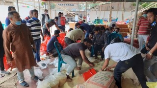 নরসিংদীতে ফোন করলেই বাসায় পৌঁছে যাবে বিনামূল্যে খাদ্যসামগ্রী