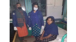 বেলাবতে রাস্তার পার্শ্বে পড়ে থাকা অপ্রকৃতস্থ এক নারীকে হাসপাতালে নিলো পুলিশ