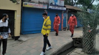নরসিংদীতে করোনাভাইরাস প্রতিরোধে সকলকে ঘরে রাখার চেষ্টায় পুলিশ