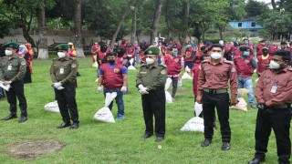 নরসিংদীতে গ্রাম প্রতিরক্ষা বাহিনীর সদস্যদের মাঝে খাদ্যসামগ্রী বিতরণ