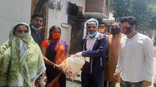 পলাশে বিএনপি নেতার খাদ্যসামগ্রী বিতরণ পলাশে বিএনপি নেতার খাদ্যসামগ্রী বিতরণ