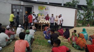 পলাশে সামাজিক সংগঠনের উদ্যোগে খাদ্যসামগ্রী বিতরণ পলাশে সামাজিক সংগঠনের উদ্যোগে খাদ্যসামগ্রী বিতরণ