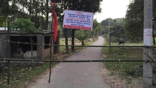 শিবপুরে করোনাভাইরাস মোকাবেলায় রাস্তাঘাট বন্ধ করছেন স্থানীয়রা