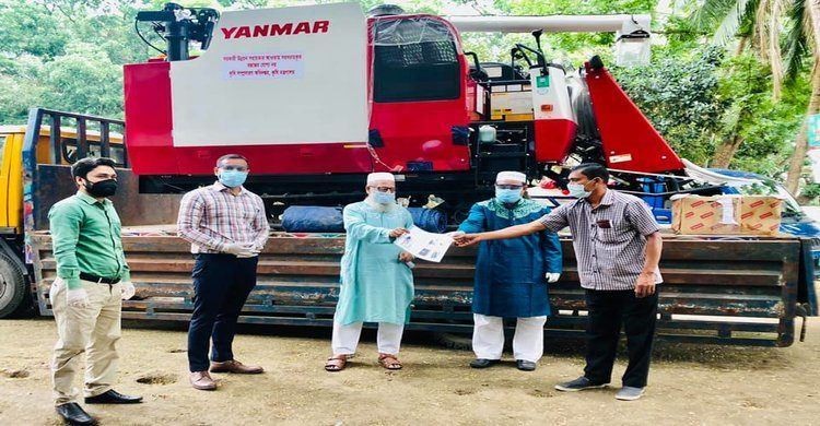 শিবপুরে ধান কাটা ও মাড়াই মেশিন হস্তান্তর শিবপুরে ধান কাটা ও মাড়াই মেশিন হস্তান্তর