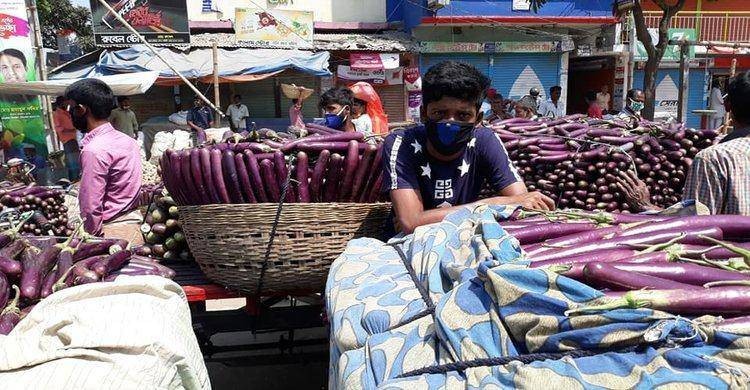 করোনার প্রভাব: নরসিংদীতে সবজি নিয়ে বিপাকে কৃষকরা করোনার প্রভাব: নরসিংদীতে সবজি নিয়ে বিপাকে কৃষকরা