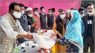 পলাশে উদ্দীপ্ত তারুণ্য’র পক্ষ থেকে শীতবস্ত্র বিতরণ পলাশে উদ্দীপ্ত তারুণ্য’র পক্ষ থেকে শীতবস্ত্র বিতরণ