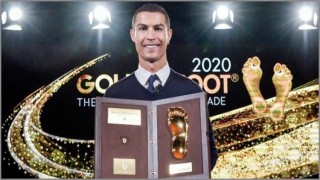 গোল্ডেন ফুট অ্যাওয়ার্ড জয় করলেন রোনালদো