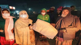 বকশীগঞ্জে কম্বল নিয়ে দু:স্থ মানুষের পাশে ইউএনও