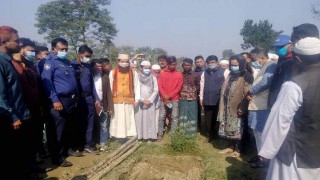 পলাশে সামাজিক কবরস্থান থেকে ৭ কঙ্কাল চুরি! পলাশে সামাজিক কবরস্থান থেকে ৭ কঙ্কাল চুরি!