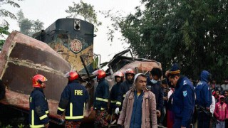 জয়পুরহাটে ট্রেনের ধাক্কায় বাসের ১২ যাত্রী নিহত