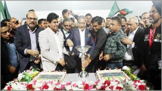 বিশ্বকাপজয়ী দলকে লাল গালিচা সংবর্ধনা, কেক কেটে উদযাপন বিশ্বকাপজয়ী দলকে লাল গালিচা সংবর্ধনা, কেক কেটে উদযাপন