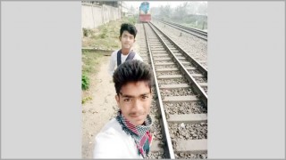 রেল লাইনে সেলফি তুলতে গিয়ে স্কুলছাত্রের মৃত্যু রেল লাইনে সেলফি তুলতে গিয়ে স্কুলছাত্রের মৃত্যু