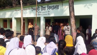 শিবপুরে বিদ্যালয়ের শিক্ষক-কমিটির দ্বন্দ্ব: প্রধান শিক্ষকের অফিস কক্ষে তালা শিবপুরে বিদ্যালয়ের শিক্ষক-কমিটির দ্বন্দ্ব: প্রধান শিক্ষকের অফিস কক্ষে তালা