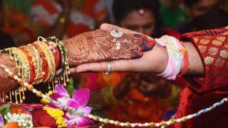 প্রেম করে বিয়ে না করার শপথ নিলো কলেজছাত্রীরা