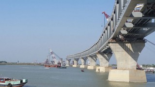 পদ্মাসেতু: বসানো হয়েছে ২৩তম স্প্যান, দৃশ্যমান হলো ৩ হাজার ৪৫০ মিটার পদ্মাসেতু: বসানো হয়েছে ২৩তম স্প্যান, দৃশ্যমান হলো ৩ হাজার ৪৫০ মিটার