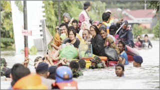 ইন্দোনেশিয়ায় বন্যা ও ভূমিধসে ৪৩ জন নিহত