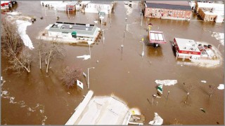 ইন্দোনেশিয়ায় বন্যায় নিহতের সংখ্যা বেড়ে ৭০