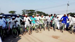 শেখেরচরে ৪০ দিন ৫ ওয়াক্ত নামাজ আদায়: বাইসাইকেল পেলো ২৭ কিশোর