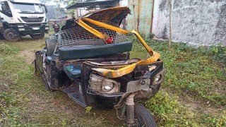 রাজবাড়ীতে বাস ও মাহেন্দ্র সংঘর্ষে মা মেয়েসহ ৫ জন নিহত রাজবাড়ীতে বাস ও মাহেন্দ্র সংঘর্ষে মা মেয়েসহ ৫ জন নিহত