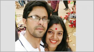 হ্যান্ড স্যানিটাইজার থেকে আগুন লেগে দগ্ধ চিকিৎসক দম্পতি হ্যান্ড স্যানিটাইজার থেকে আগুন লেগে দগ্ধ চিকিৎসক দম্পতি