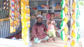 শিবপুরে ক্ষুদ্র দোকানে হলো প্রতিবন্ধী ব্যক্তির কর্মসংস্থান