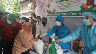 পলাশে ৫০০ দরিদ্র পরিবারে ভিজিএফ এর চাল বিতরণ