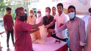 নরসিংদীতে হতদরিদ্র পরিবারের মাঝে গোশত বিতরণ