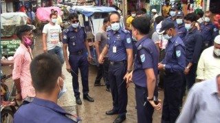 নরসিংদীতে ঈদ বাজারে পুলিশের নজরদারী বৃদ্ধি 