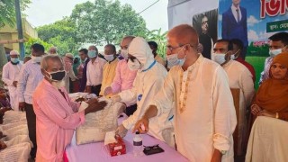 মেহেরপাড়া ইউনিয়নে ভিজিএফের চাল বিতরণ