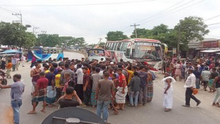 বারৈচায়  থ্রি-হুইলার আটক, ঘুষ গ্রহণ ও হয়রানীর অভিযোগে হাইওয়ে পুলিশ অবরুদ্ধ বারৈচায়  থ্রি-হুইলার আটক, ঘুষ গ্রহণ ও হয়রানীর অভিযোগে হাইওয়ে পুলিশ অবরুদ্ধ