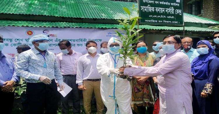 পলাশে ২০ হাজার ৩২৫টি বৃক্ষরোপণ কর্মসূচির উদ্বোধন পলাশে ২০ হাজার ৩২৫টি বৃক্ষরোপণ কর্মসূচির উদ্বোধন