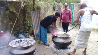 শিবপুরে আওয়ামীলীগের প্রতিষ্ঠাবার্ষিকী উপলক্ষে খাবার বিতরণ