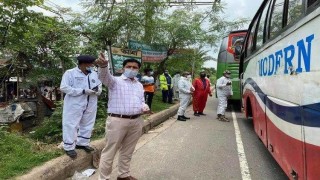 নরসিংদীতে গণপরিবহনে স্বাস্থ্যবিধি মেনে যাত্রী পরিবহন নিশ্চিতকরণে ভ্রাম্যমাণ আদালত