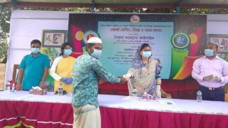 মেহেরপাড়া ইউনিয়নে সেলাই মেশিন, রিক্সা ও রিক্সা ভ্যান বিতরণ