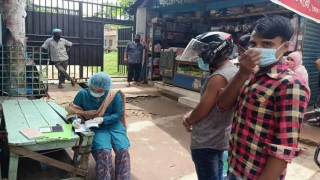 ভৈরবে মাস্ক পরিধান না করে ঝুলিয়ে রাখায় জরিমানা ভৈরবে মাস্ক পরিধান না করে ঝুলিয়ে রাখায় জরিমানা