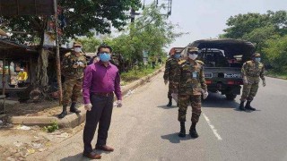 নরসিংদীতে নিয়ন্ত্রিত পরিসরে যাত্রী পরিবহন নিশ্চিতকরণে ভ্রাম্যমাণ আদালত