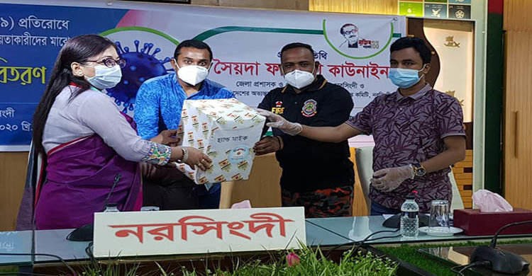 নরসিংদীতে করোনায় মৃতদেহ দাফন কাজে নিয়োজিতদের মাঝে নিরাপত্তা সামগ্রী বিতরণ নরসিংদীতে করোনায় মৃতদেহ দাফন কাজে নিয়োজিতদের মাঝে নিরাপত্তা সামগ্রী বিতরণ
