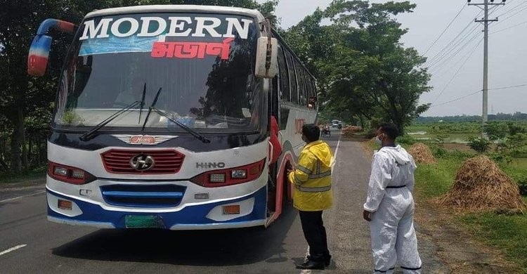 নরসিংদীতে গণপরিবহনে পুলিশী তদারকি অব্যাহত নরসিংদীতে গণপরিবহনে পুলিশী তদারকি অব্যাহত