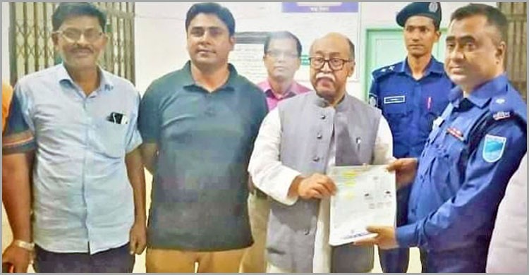 করোনাভাইরাস: নরসিংদী জেলা পুলিশের উদ্যোগে সচেতনতামূলক লিফলেট বিতরণ করোনাভাইরাস: নরসিংদী জেলা পুলিশের উদ্যোগে সচেতনতামূলক লিফলেট বিতরণ