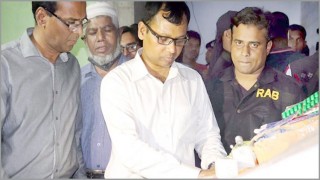 র্যাবের অভিযানে ৫ কোটি টাকার নকল ওষুধ জব্দ র্যাবের অভিযানে ৫ কোটি টাকার নকল ওষুধ জব্দ