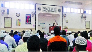 পাকিস্তানে সরকারি নিষেধাজ্ঞা অমান্য করায় ৪৩ ইমাম গ্রেপ্তার