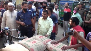 করোনাভাইরাস: নরসিংদীতে দ্রব্যমূল্য স্থিতিশীল রাখতে বাজার পরিদর্শনে পুলিশ