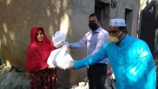 শিবপুর পৌরসভার দরিদ্র জনগোষ্ঠীর মাঝে খাদ্য সামগ্রী বিতরণ