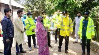 নরসিংদীতে দরিদ্র পরিবারের মাঝে খাদ্যসামগ্রী বিতরণ