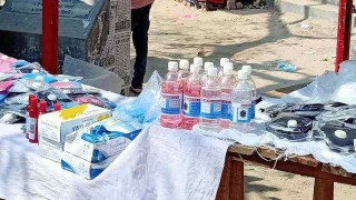 নরসিংদীতে ফুটপাতে বিক্রি হওয়া হ্যান্ডস্যানিটাইজার নিয়ে প্রশ্ন