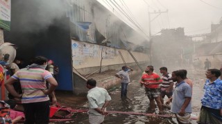 মাধবদীতে স্পিনিং মিলের গোডাউনে আগুন, ব্যাপক ক্ষয়ক্ষতি মাধবদীতে স্পিনিং মিলের গোডাউনে আগুন, ব্যাপক ক্ষয়ক্ষতি