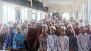 পলাশে মুজিব জন্মশতবর্ষে এতিমদের মধ্যে যুবলীগ নেতার খাবার বিতরণ পলাশে মুজিব জন্মশতবর্ষে এতিমদের মধ্যে যুবলীগ নেতার খাবার বিতরণ