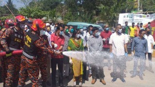 পলাশে ফায়ার সার্ভিসের জীবাণুনাশক কার্যক্রম শুরু পলাশে ফায়ার সার্ভিসের জীবাণুনাশক কার্যক্রম শুরু